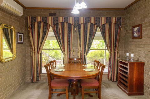 The Townhouse - Kingaroy Accommodation 3