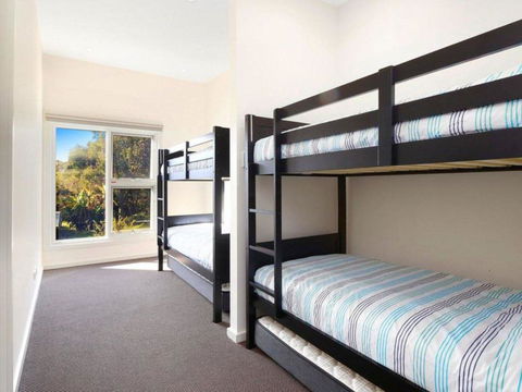 The Wharf House - Budgewoi - Kingaroy Accommodation 1