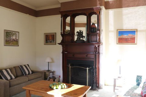 The White House - Kingaroy Accommodation 3