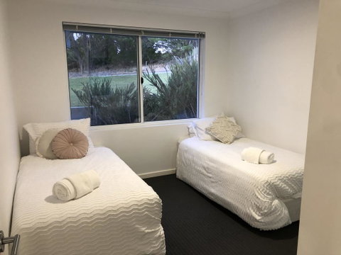Three Bedroom, Two Bathroom Family Home - Kingaroy Accommodation 3