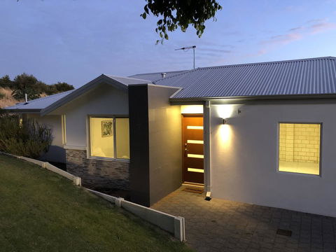 Three Bedroom, Two Bathroom Family Home - Kingaroy Accommodation 0