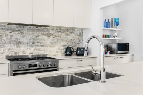 Three-Bed Family Entertainer Near Beach And Cafes - Kingaroy Accommodation 2