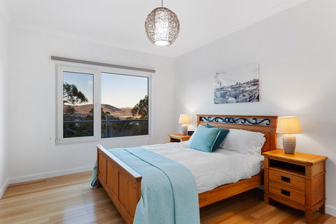 Tolpuddle Villa - Kingaroy Accommodation 1