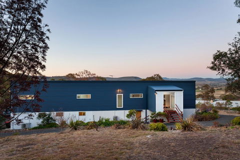 Tolpuddle Villa - Kingaroy Accommodation 0