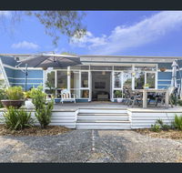 Toot Toot  50s Classic Beach House with Bungalow - Kingaroy Accommodation