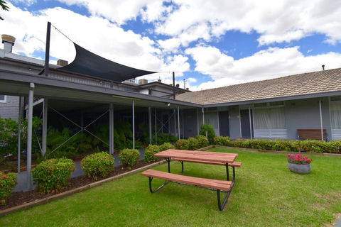 Townhouse Motel Cowra - Kingaroy Accommodation 1