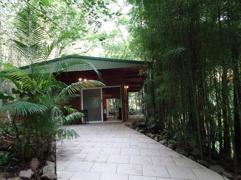 Treetops Montville - Kingaroy Accommodation 2