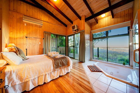 Treetops Seaview Montville - Kingaroy Accommodation 3