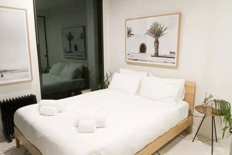 Trendy 1 Bedroom Apartment In The Heart Of Collingwood - Kingaroy Accommodation 2