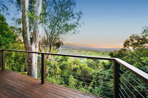 Treetops Seaview Montville - Kingaroy Accommodation 1