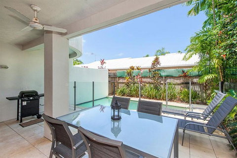 Tropical Oasis - 8 Templemoon - Kingaroy Accommodation 1