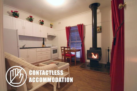 Tudor Cottages - Kingaroy Accommodation 1