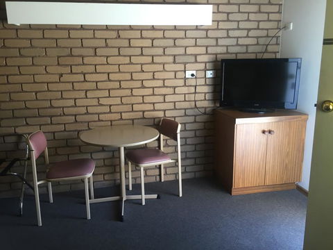 Tudor House Motel - Kingaroy Accommodation 1