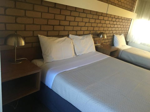 Tudor House Motel - Kingaroy Accommodation 0