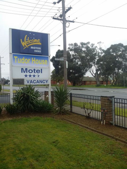 Tudor House Motel - Kingaroy Accommodation 3