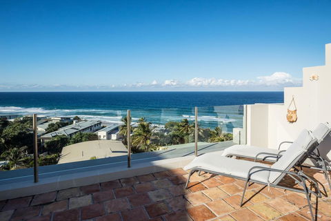 Tuscan Inspired Townhouse Minutes From The Beach - Kingaroy Accommodation 1
