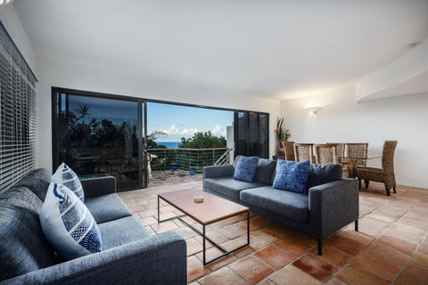 Tuscan Inspired Townhouse Minutes From The Beach - Kingaroy Accommodation 2