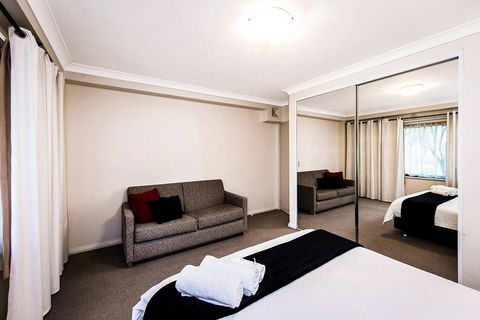 Two Bedroom Apt Next To Perth CBD With Parking. - Kingaroy Accommodation 3