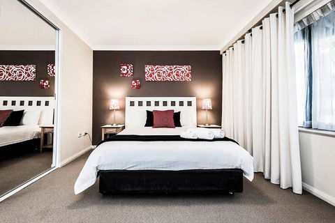 Two Bedroom Apt Next To Perth CBD With Parking. - Kingaroy Accommodation 0
