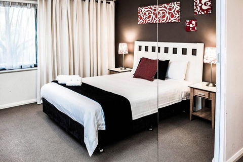Two Bedroom Apt Next To Perth CBD With Parking. - Kingaroy Accommodation 1