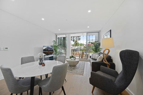 Ultra Modern, Luxurious Apartment In Tranquil Sydney - Kingaroy Accommodation 1