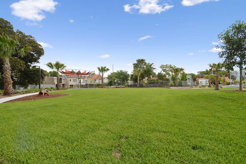 Ultra Modern, Luxurious Apartment In Tranquil Sydney - Kingaroy Accommodation 3