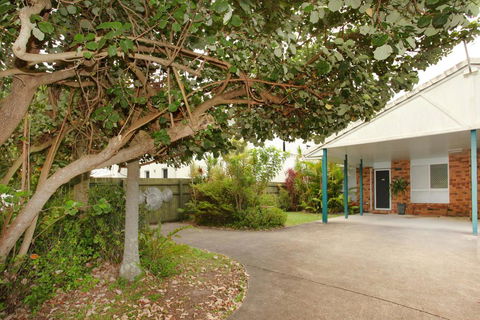 Unit 1/14 Tamarindus Street Marcoola Beach, Pet Friendly, 300 BOND, Linen Supplied - Kingaroy Accommodation 1