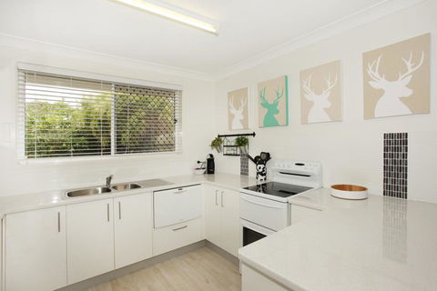 Unit 1/14 Tamarindus Street Marcoola Beach, Pet Friendly, 300 BOND, Linen Supplied - Kingaroy Accommodation 3
