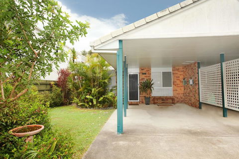 Unit 1/14 Tamarindus Street Marcoola Beach, Pet Friendly, 300 BOND, Linen Supplied - Kingaroy Accommodation 2