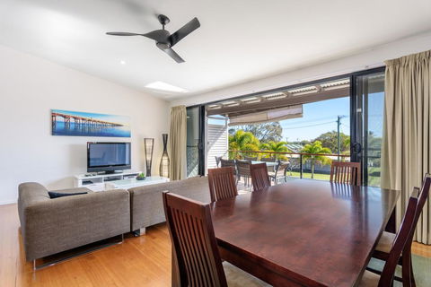 Unit 3 Rainbow Surf - Modern, Double Storey Townhouse With Large Shared Pool, Close To Beach And Shop - Kingaroy Accommodation 0
