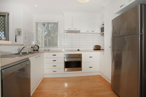 Unit 4, Marcoola Sands, 47 Petrie Avenue Marcoola, 300 BOND, LINEN SUPPLIED - Kingaroy Accommodation 2