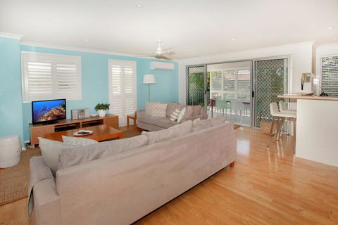 Unit 4, Marcoola Sands, 47 Petrie Avenue Marcoola, 300 BOND, LINEN SUPPLIED - Kingaroy Accommodation 1
