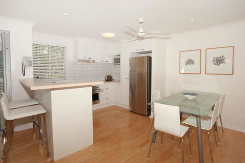 Unit 4, Marcoola Sands, 47 Petrie Avenue Marcoola, 300 BOND, LINEN SUPPLIED - Kingaroy Accommodation 3