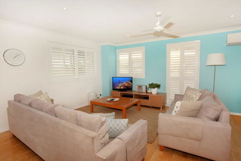 Unit 4, Marcoola Sands, 47 Petrie Avenue Marcoola, 300 BOND, LINEN SUPPLIED - Kingaroy Accommodation 0