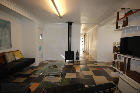 Up-cycle House Blackheath - Kingaroy Accommodation 1