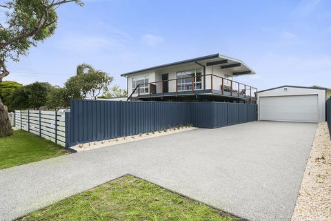 Upstairs Cottage On Beachurst - Kingaroy Accommodation 1