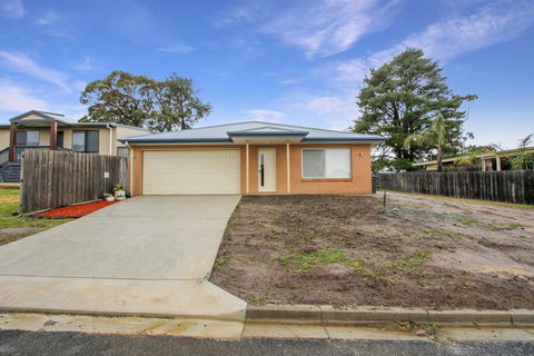 V & V Family Dream Away - Kingaroy Accommodation 2