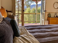 Valley Abode Large Studio Suite -private ensuite