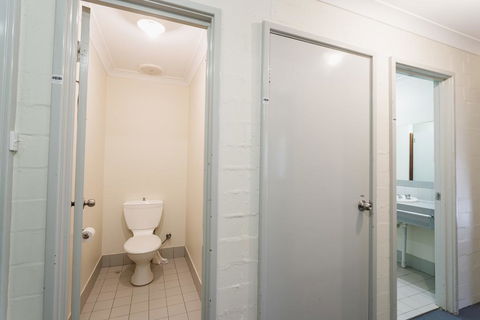 Vickery House 8 Bedroom Flat - Kingaroy Accommodation 2
