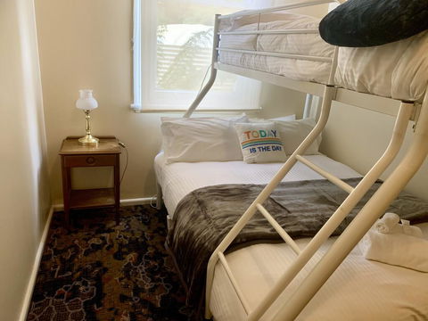 Victoria Albert Guest House Bar Cafe And Restaurant - Kingaroy Accommodation 3