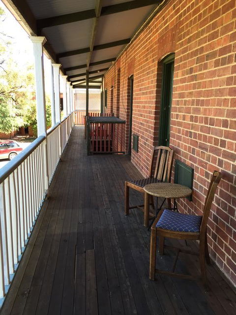 Victoria Hotel Rutherglen - Kingaroy Accommodation 3