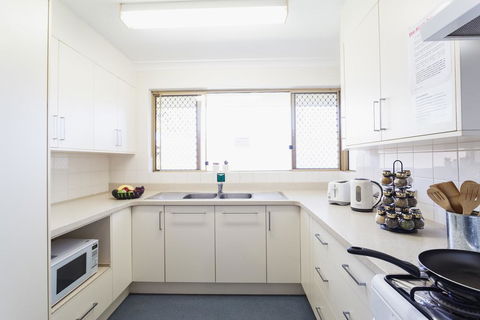 Vickery House 8 Bedroom Flat - Kingaroy Accommodation 0