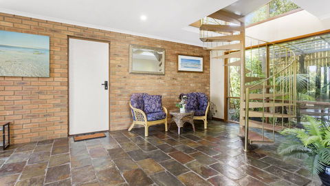 VIEWS AT MCCRAE..... - Kingaroy Accommodation 1