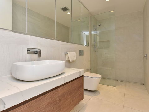 Villa Catania Waterside At Trinity Point - Kingaroy Accommodation 3