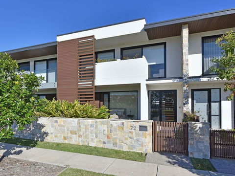 Villa Catania Waterside At Trinity Point - Kingaroy Accommodation 0