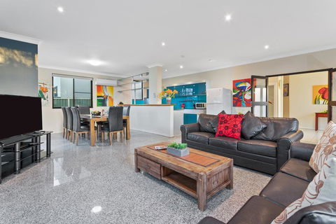 Villa De Marseilles - Melbourne - Kingaroy Accommodation 1