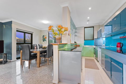 Villa De Marseilles - Melbourne - Kingaroy Accommodation 2