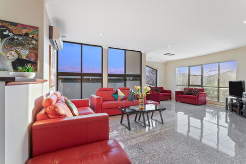 Villa De Marseilles - Melbourne - Kingaroy Accommodation 3