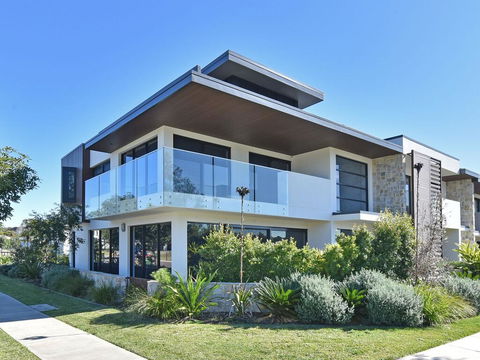 Villa Sorrento Waterside At Trinity Point - Kingaroy Accommodation 0