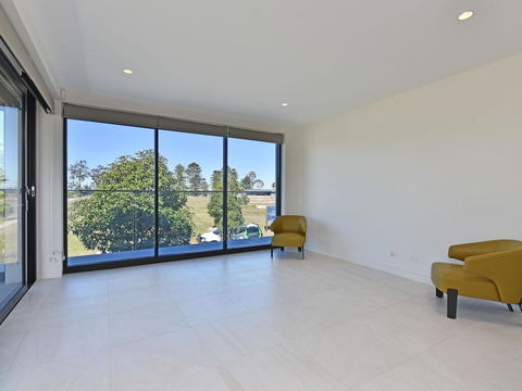 Villa Sorrento Waterside At Trinity Point - Kingaroy Accommodation 3
